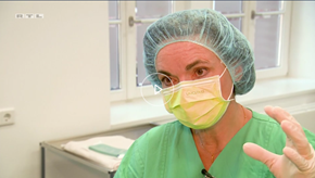 Dr. Endrizzi führt Goldimplantation an Kniegelenk durch